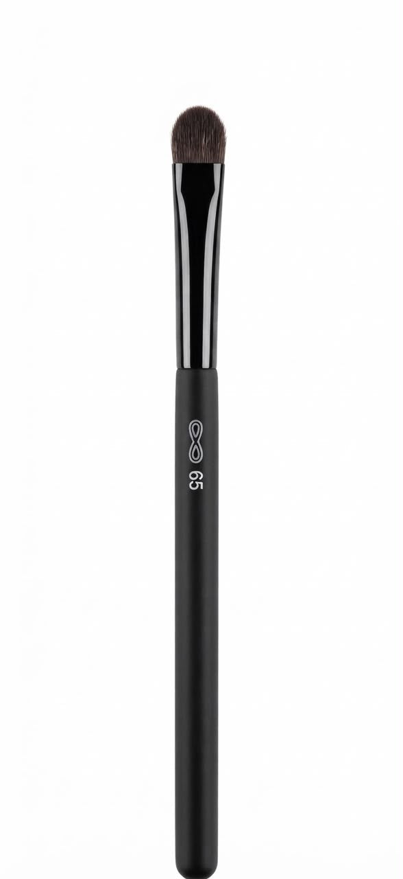 Medium eyeshadow brush